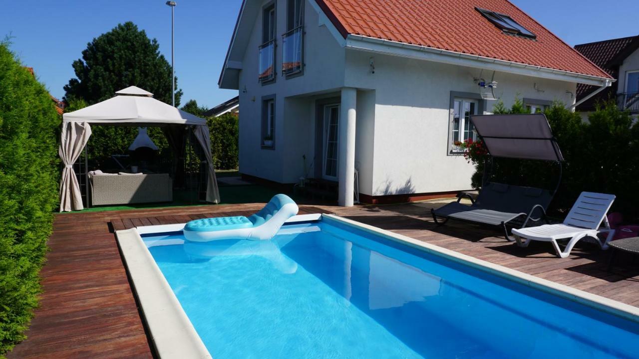 Villa Dom Przy Basenie à Puck Extérieur photo
